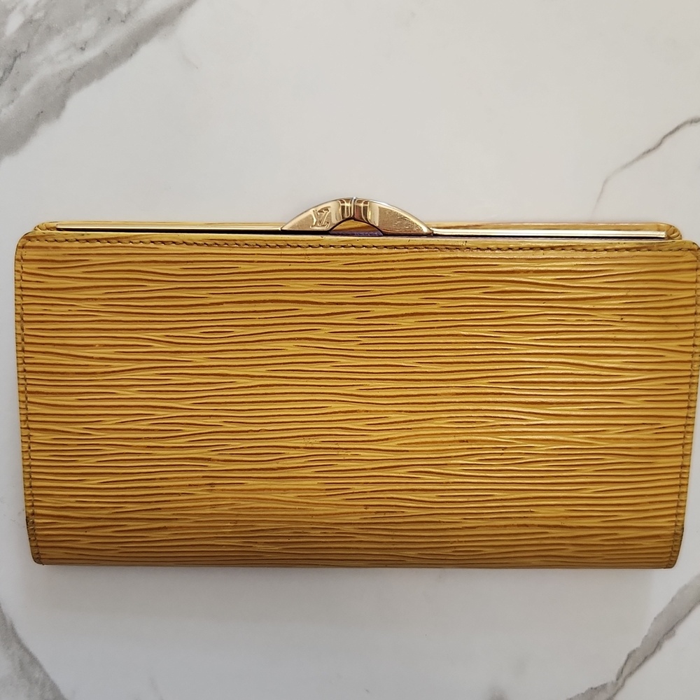 LV Kiss Lock EPI Wallet. Gorgeous Long Wallet In Striking Yellow And Purple! - Picture 13 of 13